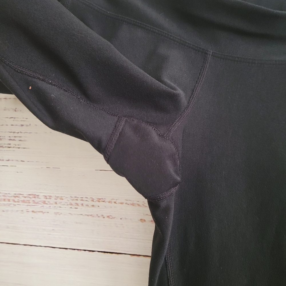 Nike XS capris with zip back waistband pocket - Picture 4 of 5